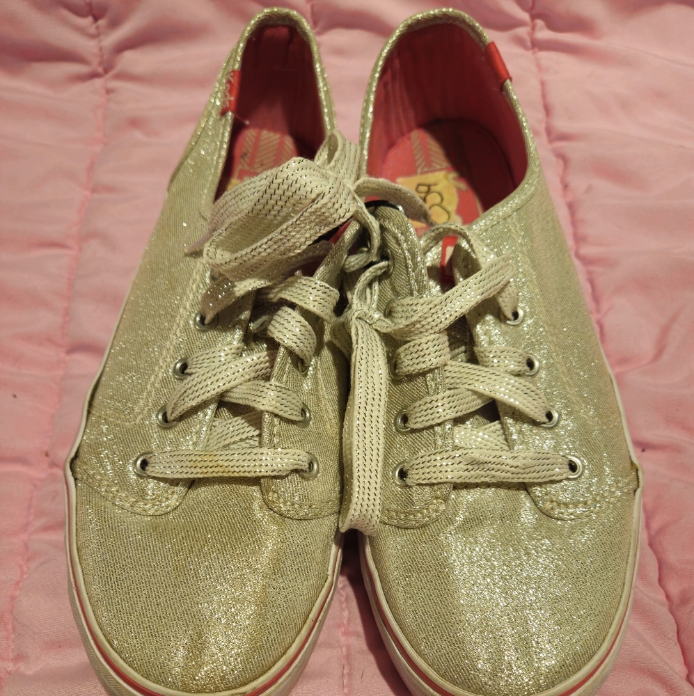 Girls/women Sparkly Silver Keds. Size 5. Pre-owned & In Good Condition